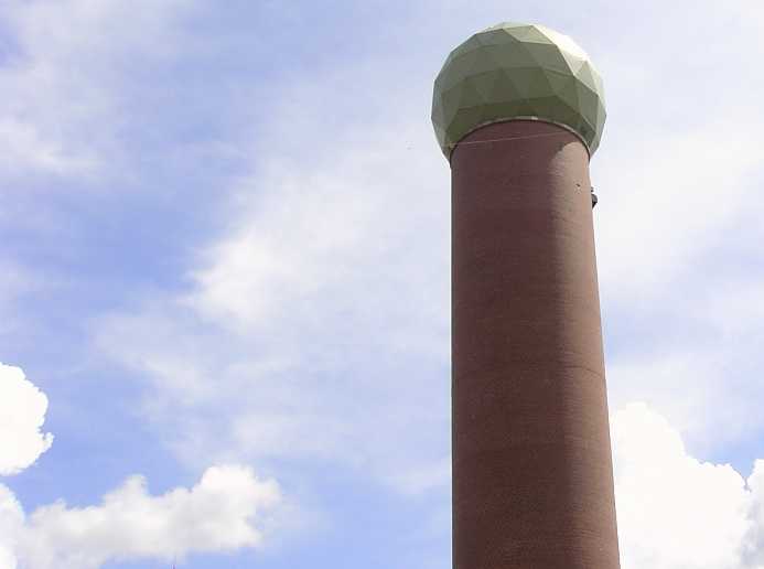 Der alte Turm als Abspannpunkt