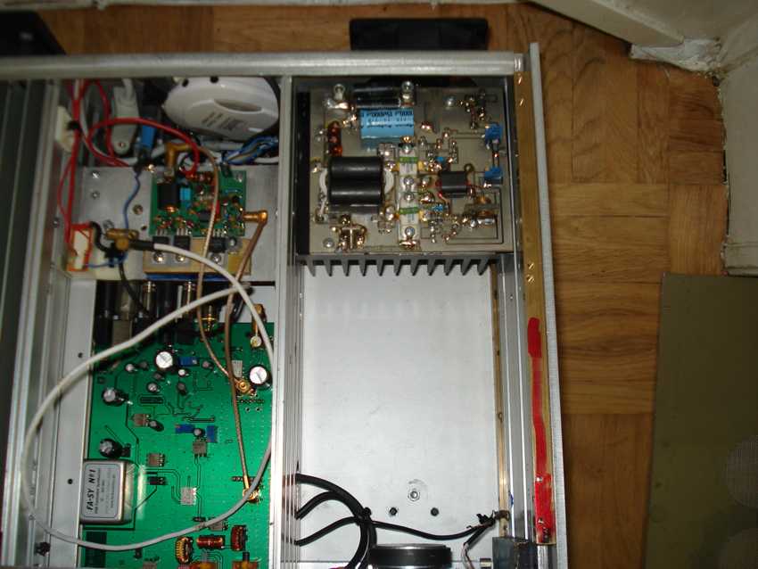 1100watt_sdr_pa_mounted_into_enclosure1.jpg (52591 Byte)