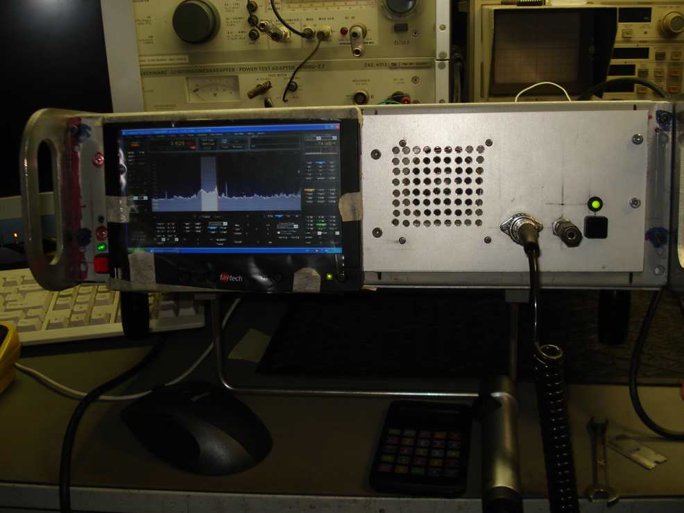 all_in_one_with_5_watt_sdr_module_on test_3.jpg (52933 Byte)