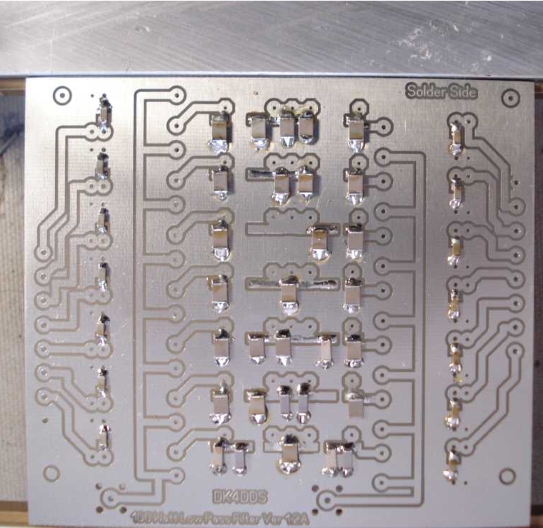 smd_components_placed_soldered_on_lpf_pcb.jpg (349665 Byte)